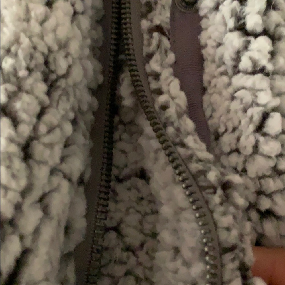 Vest - Picture 3 of 8